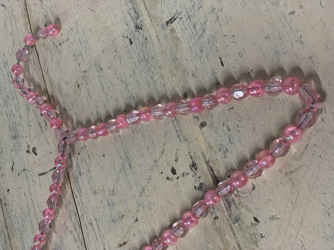 Hovedbilde Kleshenger rosa perler